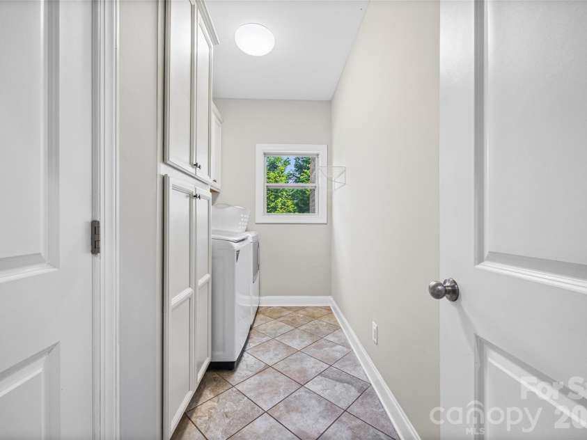 324 Kerrydale Court, Clover, SC 29710.  MLS# CAR4364709, YatesRealty ID 31761. Laundry room