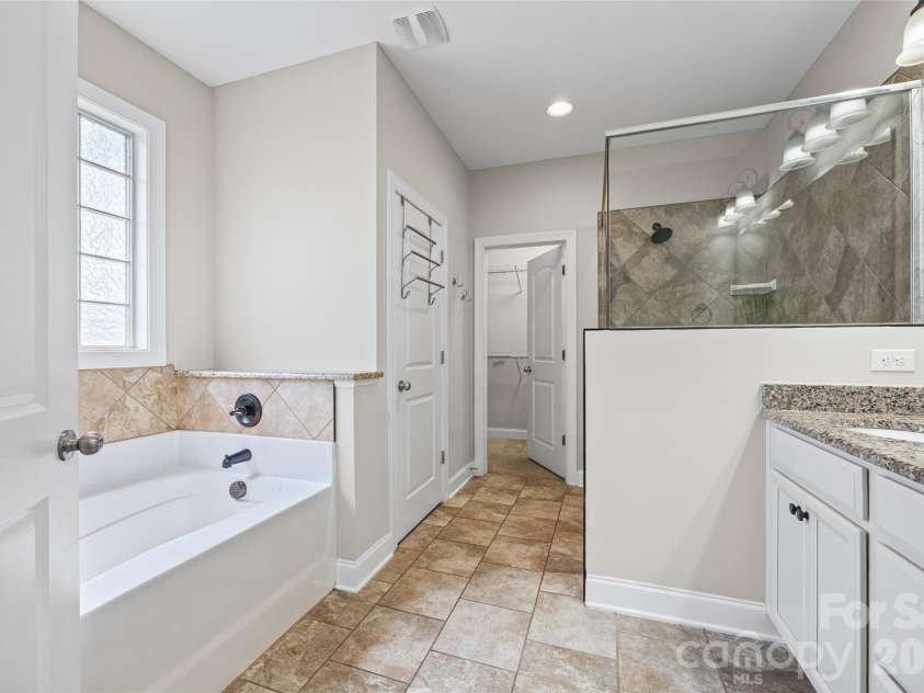 324 Kerrydale Court, Clover, SC 29710.  MLS# CAR4364709, YatesRealty ID 31761. Primary bath