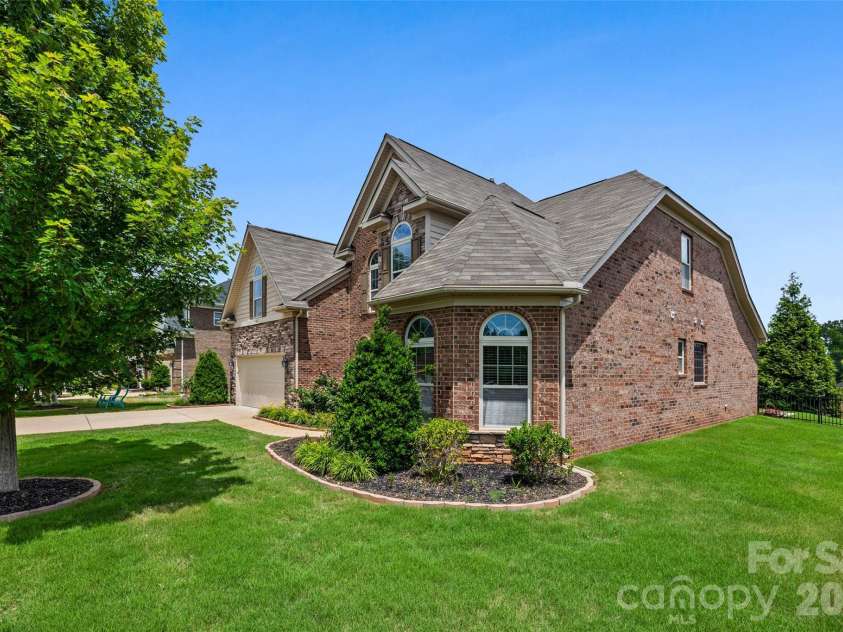 324 Kerrydale Court, Clover, SC 29710.  MLS# CAR4364709, YatesRealty ID 31761. Side yard