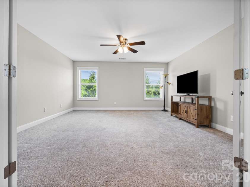 324 Kerrydale Court, Clover, SC 29710.  MLS# CAR4364709, YatesRealty ID 31761. Step up bonus/flex space