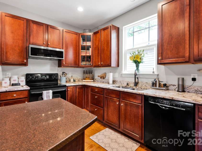14940 Carbert Lane, Huntersville, NC 28078.  MLS# CAR4256086, YatesRealty ID 31763. Kitchen w/ new appliances, island, pot rack, granite counters