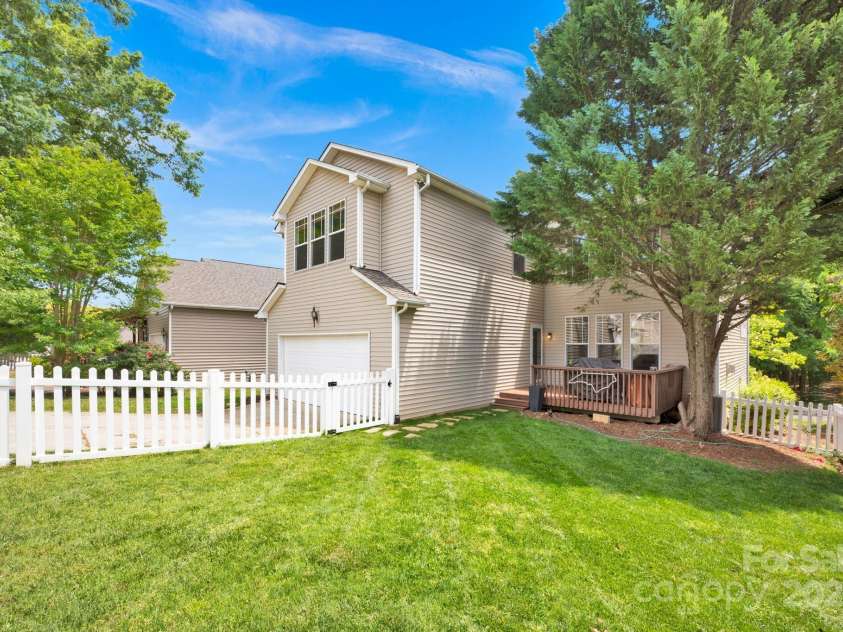 14940 Carbert Lane, Huntersville, NC 28078.  MLS# CAR4256086, YatesRealty ID 31763. Newly Fenced-in Backyard