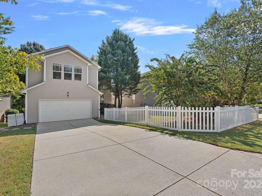 14940 Carbert Lane, Huntersville, NC 28078.  MLS# CAR4306108, YatesRealty ID 31763. 2 car garage with a large driveway!