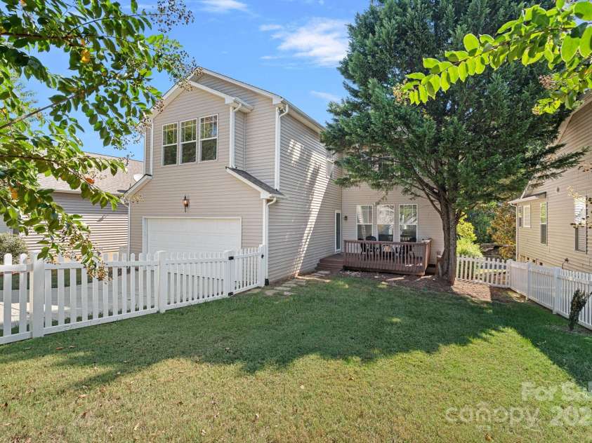 14940 Carbert Lane, Huntersville, NC 28078.  MLS# CAR4306108, YatesRealty ID 31763. Nice size FENCED back yard!