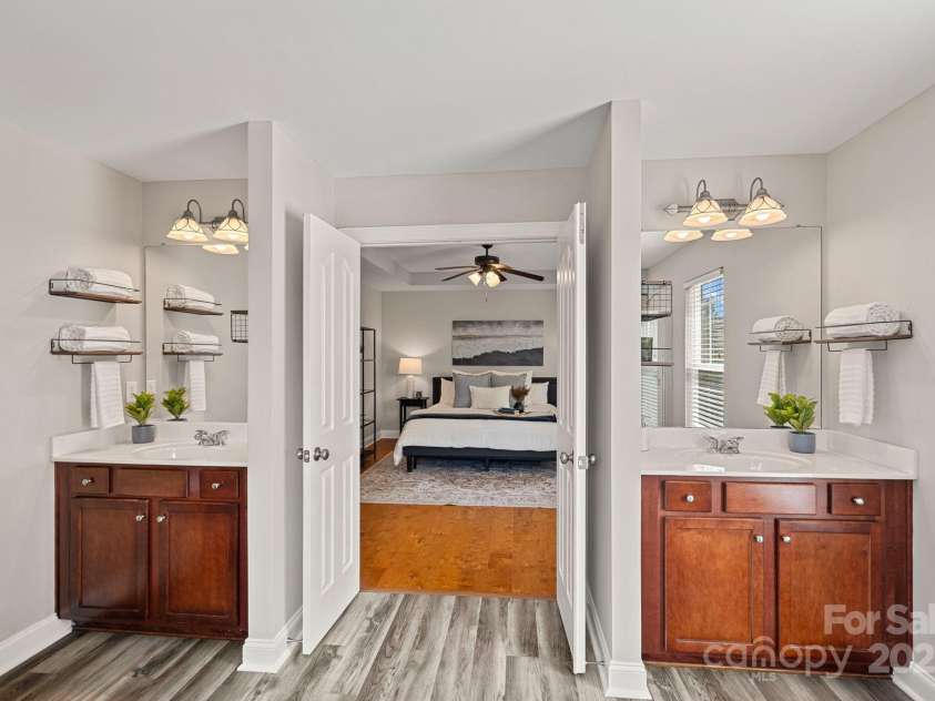 14940 Carbert Lane, Huntersville, NC 28078.  MLS# CAR4306108, YatesRealty ID 31763. Primary en-suite bathroom with dual vanities!