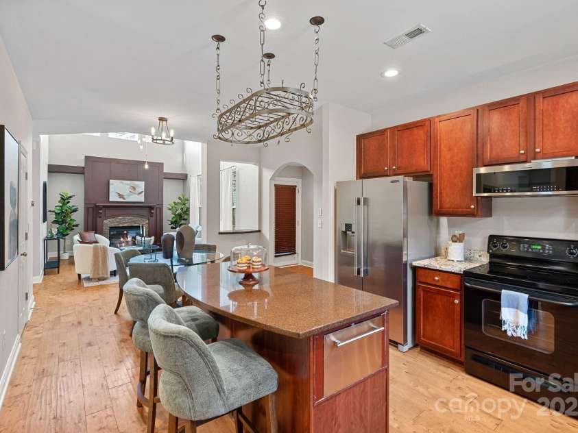 14940 Carbert Lane, Huntersville, NC 28078.  MLS# CAR4306108, YatesRealty ID 31763. Such a great kitchen island!