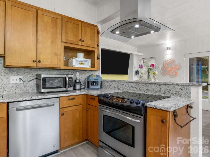 41 Red Bird Road, Tryon, NC 28782.  MLS# CAR4394801, YatesRealty ID 31763. 
