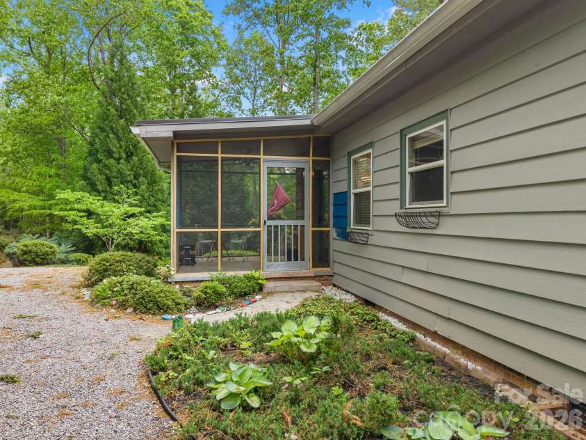 41 Red Bird Road, Tryon, NC 28782.  MLS# CAR4394801, YatesRealty ID 31763. 