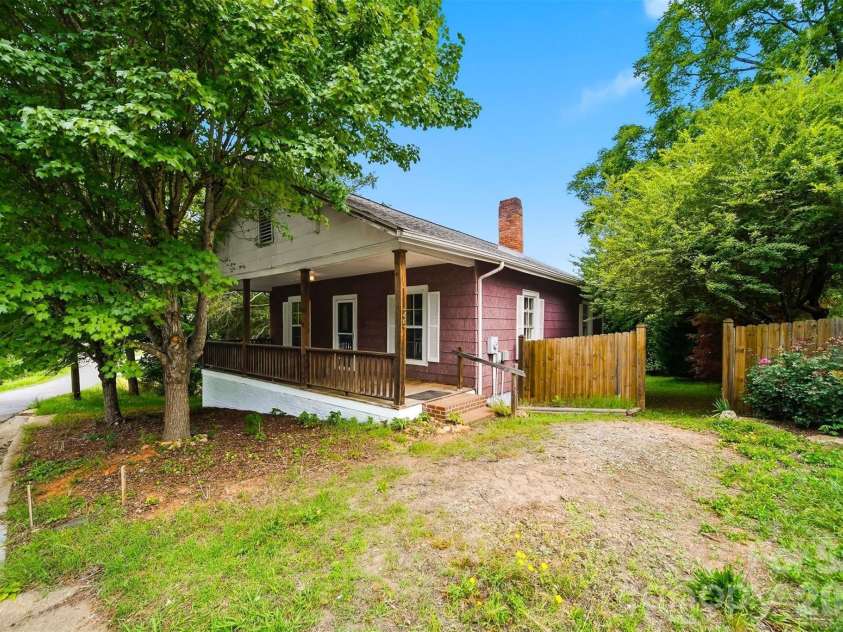 25 Central Avenue, Granite Falls, NC 28630.  MLS# CAR4394659, YatesRealty ID 31764. 