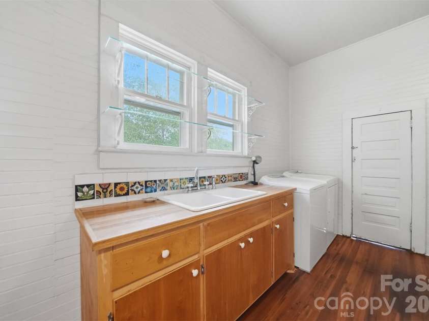 25 Central Avenue, Granite Falls, NC 28630.  MLS# CAR4394659, YatesRealty ID 31764. 