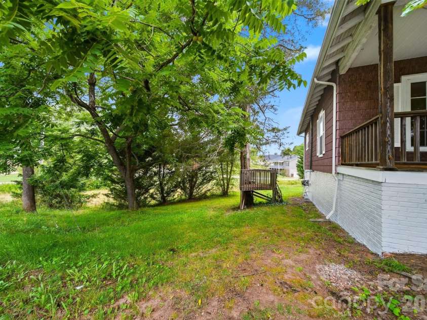 25 Central Avenue, Granite Falls, NC 28630.  MLS# CAR4394659, YatesRealty ID 31764. 