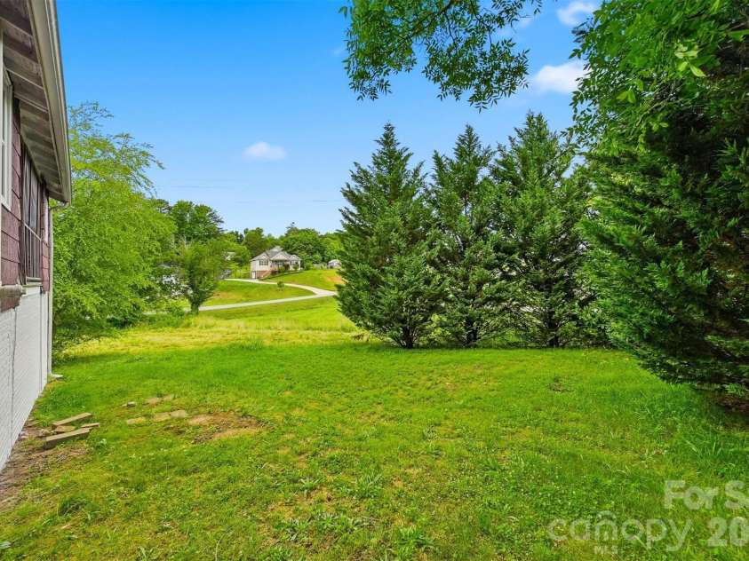 25 Central Avenue, Granite Falls, NC 28630.  MLS# CAR4394659, YatesRealty ID 31764. 