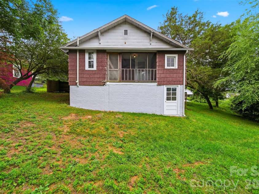 25 Central Avenue, Granite Falls, NC 28630.  MLS# CAR4394659, YatesRealty ID 31764. 