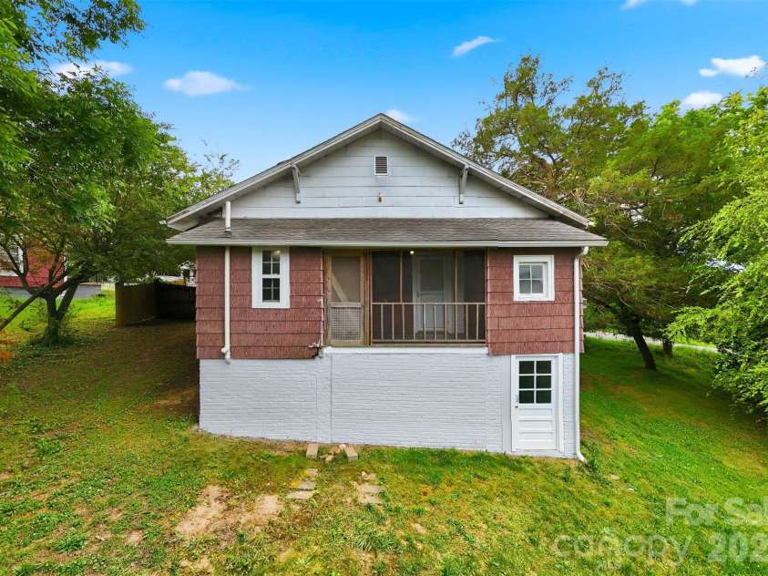 25 Central Avenue, Granite Falls, NC 28630.  MLS# CAR4394659, YatesRealty ID 31764. 