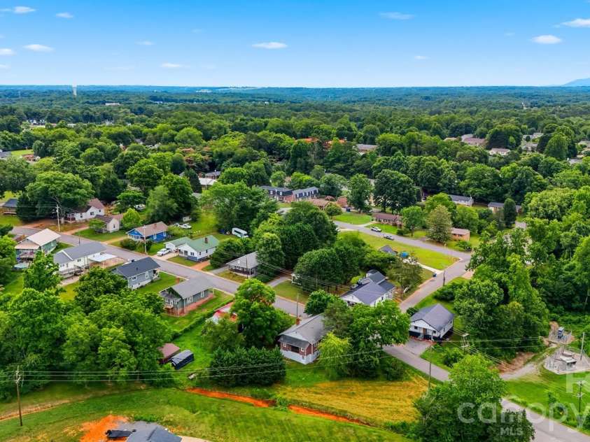 25 Central Avenue, Granite Falls, NC 28630.  MLS# CAR4394659, YatesRealty ID 31764. 