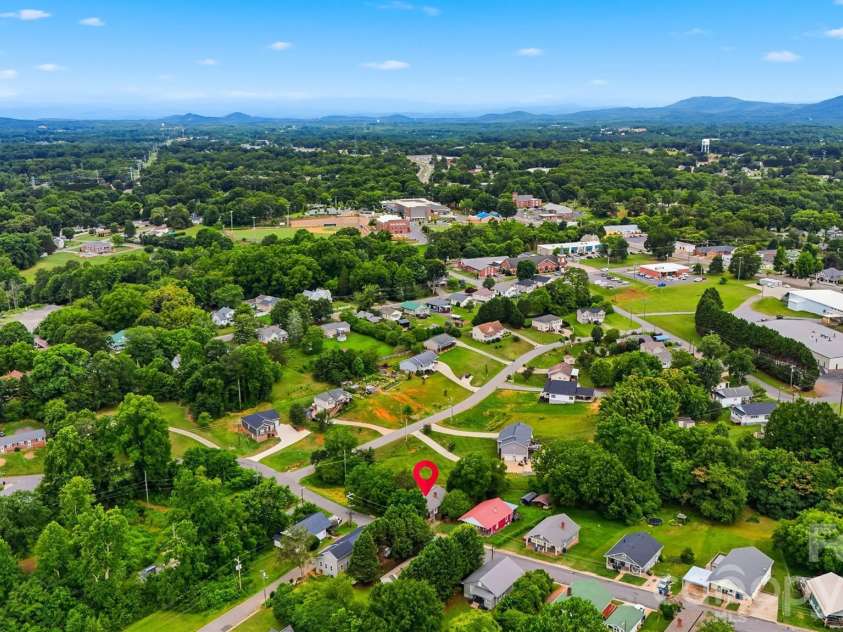 25 Central Avenue, Granite Falls, NC 28630.  MLS# CAR4394659, YatesRealty ID 31764. 