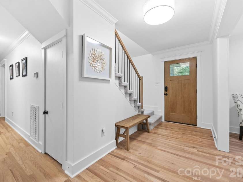1263 Wendy Road, Rock Hill, SC 29732.  MLS# CAR4384169, YatesRealty ID 31766. Light & airy entry foyer