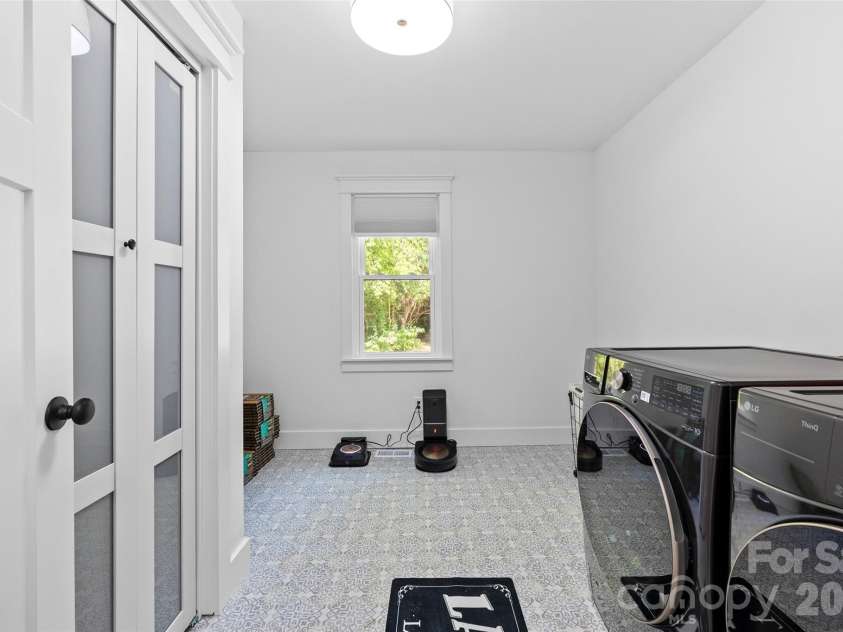 1263 Wendy Road, Rock Hill, SC 29732.  MLS# CAR4384169, YatesRealty ID 31766. Main floor oversized laundry & mudroom
