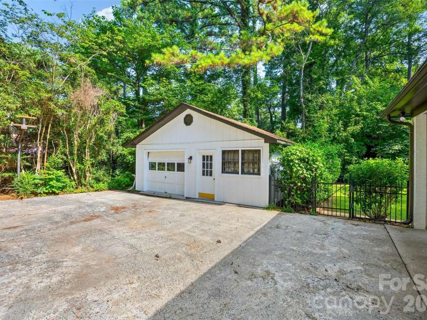1263 Wendy Road, Rock Hill, SC 29732.  MLS# CAR4384169, YatesRealty ID 31766. Oversized 1-car detached garage