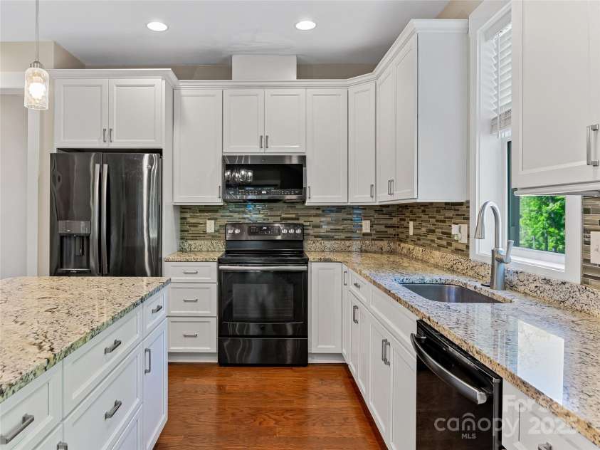 29 Farm Pond Lane, Candler, NC 28715.  MLS# CAR4258742, YatesRealty ID 31766. Beautiful Solid Countertops