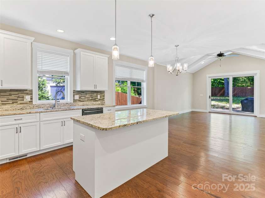 29 Farm Pond Lane, Candler, NC 28715.  MLS# CAR4258742, YatesRealty ID 31766. Island with seating available