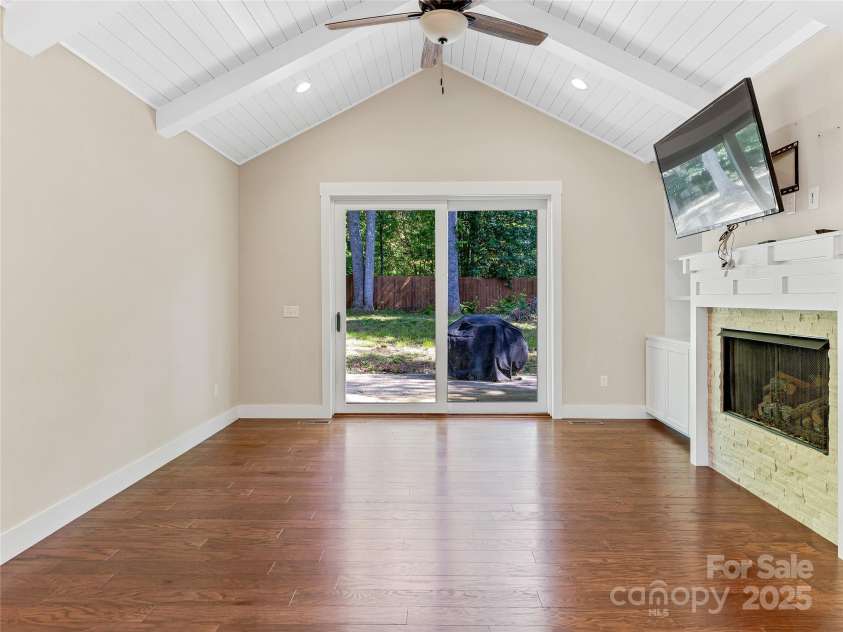 29 Farm Pond Lane, Candler, NC 28715.  MLS# CAR4258742, YatesRealty ID 31766. Open Floor Plan Dining/living