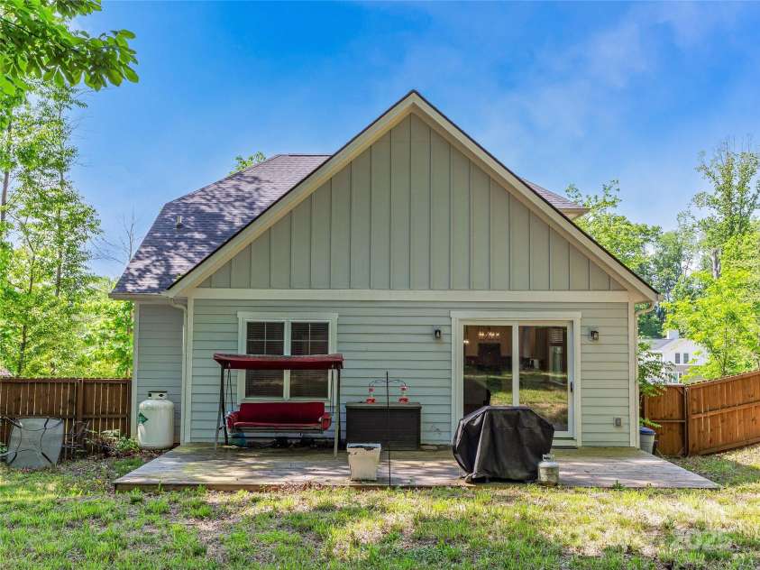 29 Farm Pond Lane, Candler, NC 28715.  MLS# CAR4258742, YatesRealty ID 31766. Outdoor living space