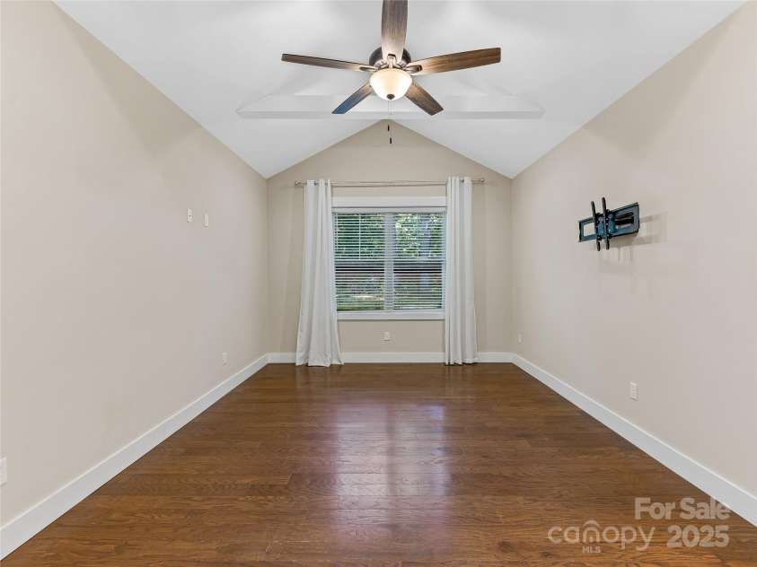 29 Farm Pond Lane, Candler, NC 28715.  MLS# CAR4258742, YatesRealty ID 31766. Primary Bedroom