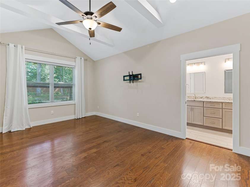 29 Farm Pond Lane, Candler, NC 28715.  MLS# CAR4258742, YatesRealty ID 31766. Primary bedroom