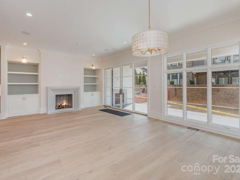 2926 Sharon View Road, Charlotte, NC 28210.  MLS# CAR4244467, YatesRealty ID 31767. Living Room