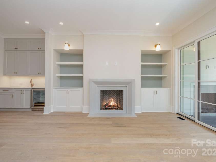 2926 Sharon View Road, Charlotte, NC 28210.  MLS# CAR4244467, YatesRealty ID 31767. Living Room/Wet Bar