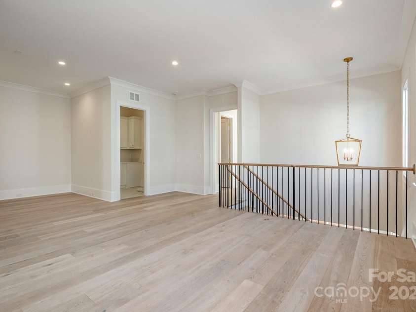 2926 Sharon View Road, Charlotte, NC 28210.  MLS# CAR4244467, YatesRealty ID 31767. Media/Loft