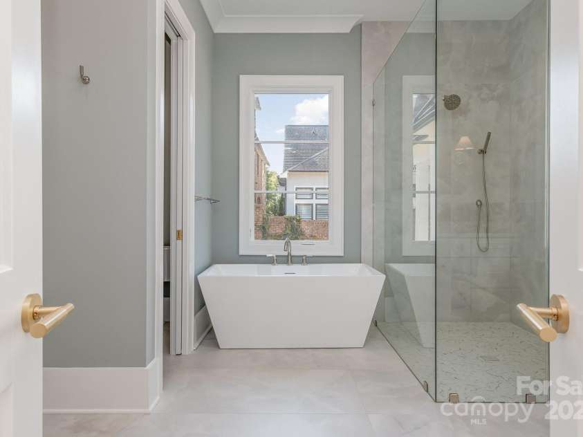 2926 Sharon View Road, Charlotte, NC 28210.  MLS# CAR4244467, YatesRealty ID 31767. Primary Bathroom on Main