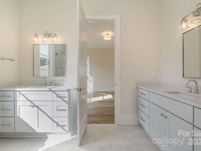 2926 Sharon View Road, Charlotte, NC 28210.  MLS# CAR4244467, YatesRealty ID 31767. Second Primary Bathroom Up