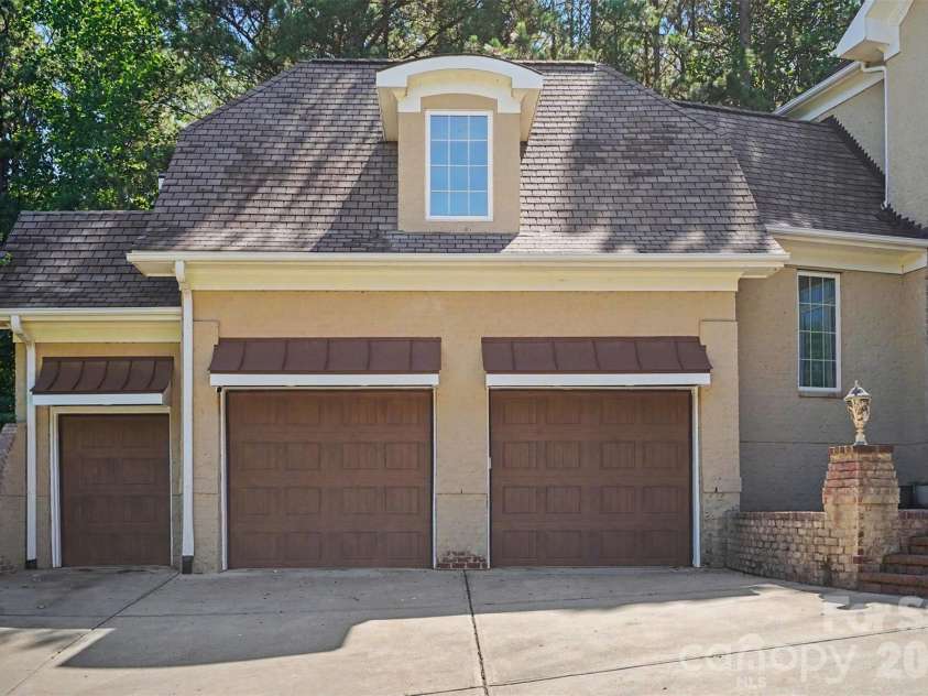 5129 Watermead Lane, Belmont, NC 28012.  MLS# CAR4384748, YatesRealty ID 31767. 3 Car Garage