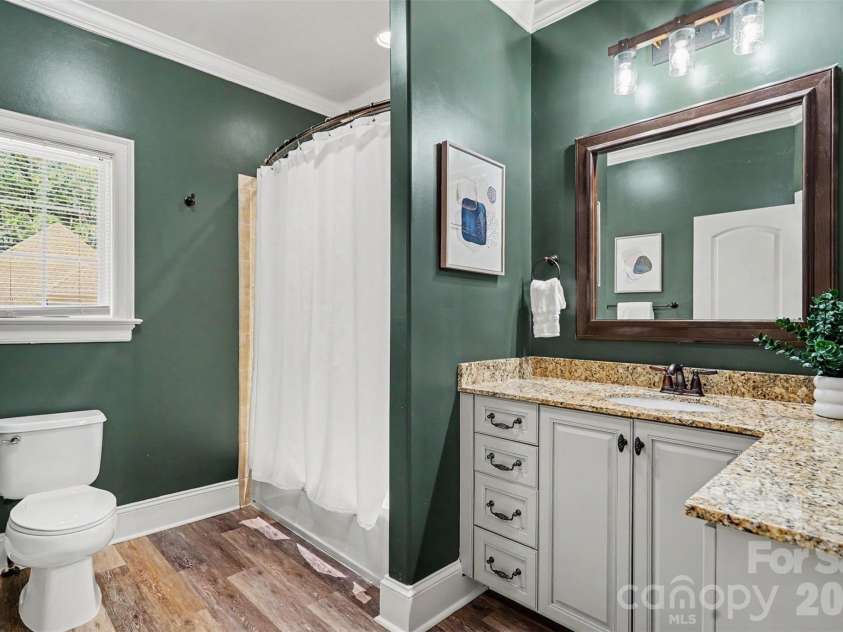 5129 Watermead Lane, Belmont, NC 28012.  MLS# CAR4384748, YatesRealty ID 31767. Full Bathroom