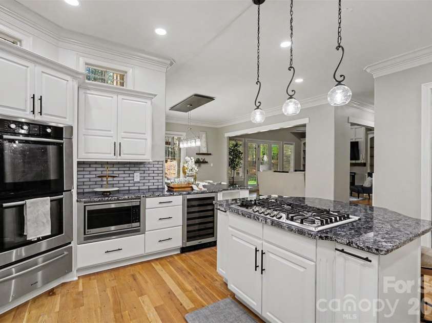 5129 Watermead Lane, Belmont, NC 28012.  MLS# CAR4384748, YatesRealty ID 31767. Spacious Gourmet Bosch Kitchen