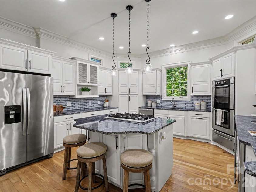 5129 Watermead Lane, Belmont, NC 28012.  MLS# CAR4384748, YatesRealty ID 31767. Spacious Gourmet Bosch Kitchen