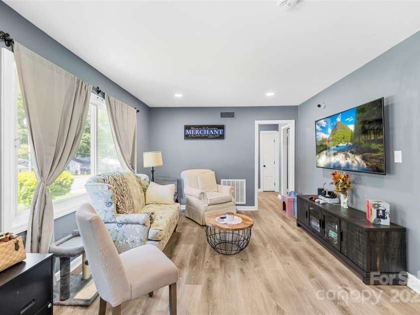 411 Belvedere Circle, Kings Mountain, NC 28086.  MLS# CAR4269942, YatesRealty ID 31768. 