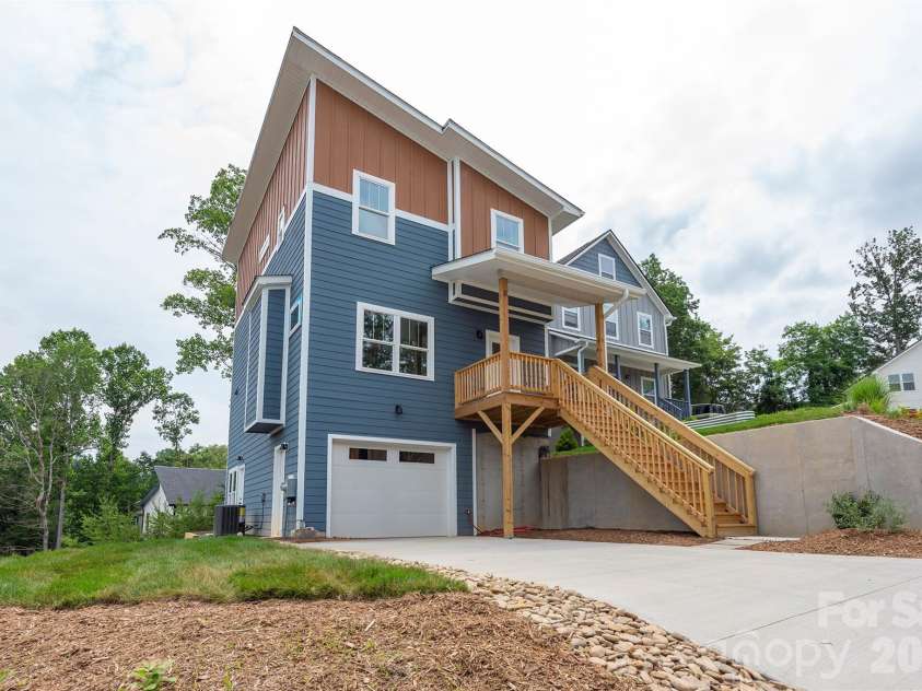 6 Berry Crest Lane, Arden, NC 28704.  MLS# CAR4391347, YatesRealty ID 31768. 6 Berry Crest