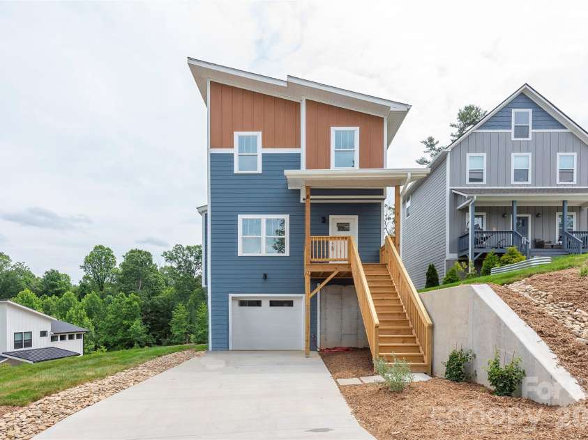 6 Berry Crest Lane, Arden, NC 28704.  MLS# CAR4391347, YatesRealty ID 31768. 