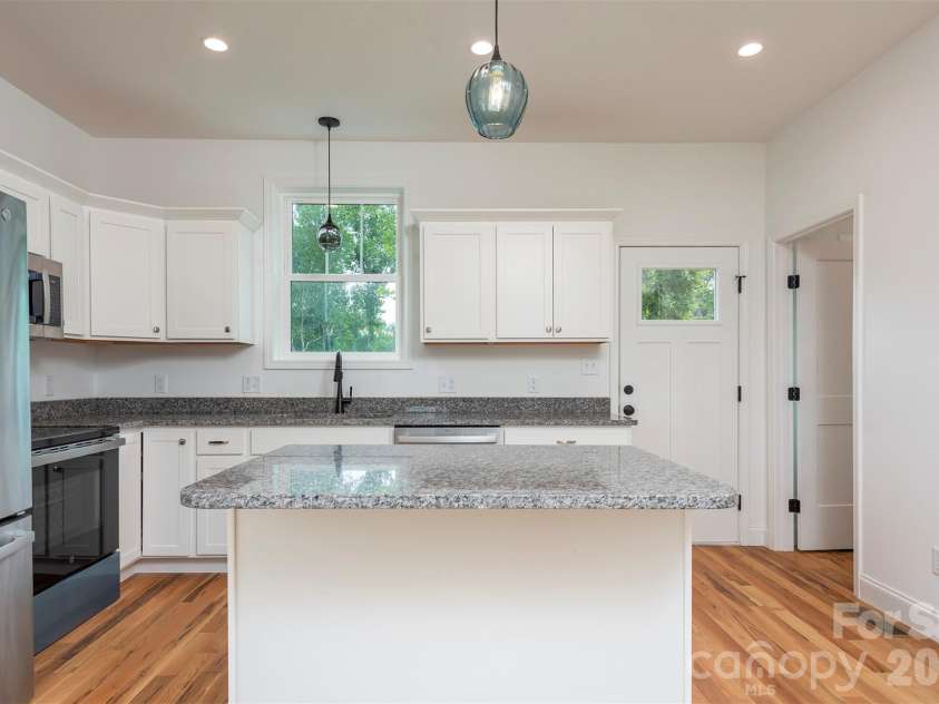 6 Berry Crest Lane, Arden, NC 28704.  MLS# CAR4391347, YatesRealty ID 31768. 