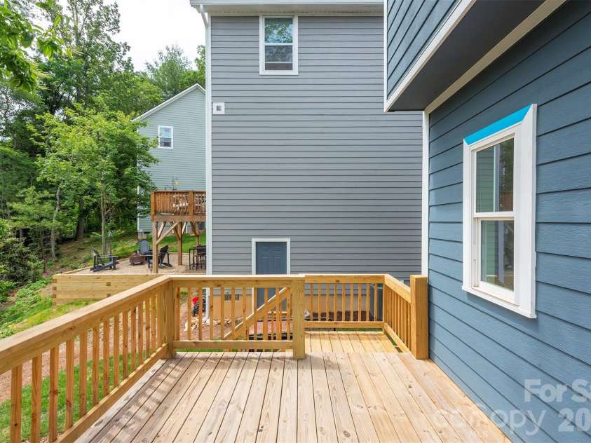 6 Berry Crest Lane, Arden, NC 28704.  MLS# CAR4391347, YatesRealty ID 31768. 