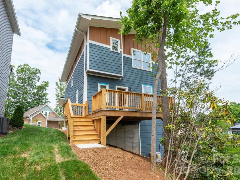 6 Berry Crest Lane, Arden, NC 28704.  MLS# CAR4391347, YatesRealty ID 31768. 