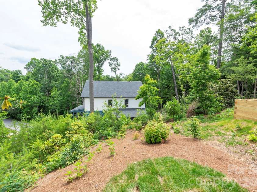 6 Berry Crest Lane, Arden, NC 28704.  MLS# CAR4391347, YatesRealty ID 31768. 
