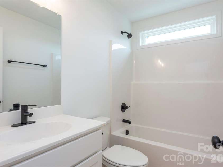 6 Berry Crest Lane, Arden, NC 28704.  MLS# CAR4391347, YatesRealty ID 31768. Full bath
