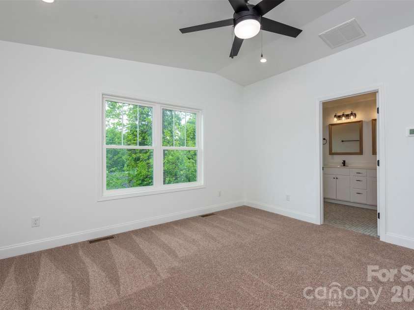 6 Berry Crest Lane, Arden, NC 28704.  MLS# CAR4391347, YatesRealty ID 31768. Large primary bedroom