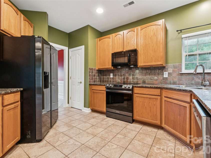 1438 Piney Church Road, Concord, NC 28025.  MLS# CAR4393410, YatesRealty ID 31769.  Ample storage in this kitchen