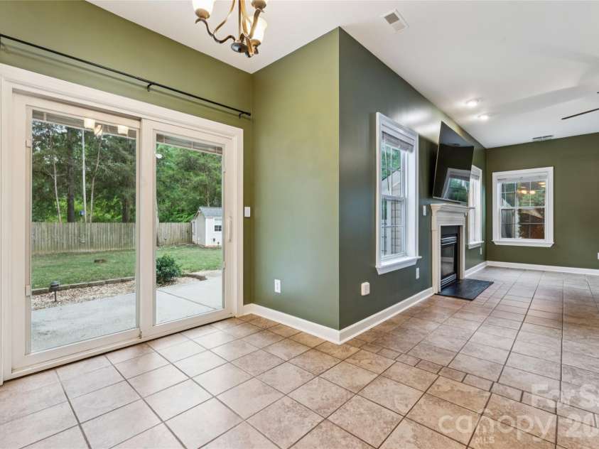 1438 Piney Church Road, Concord, NC 28025.  MLS# CAR4393410, YatesRealty ID 31769. Breakfast area