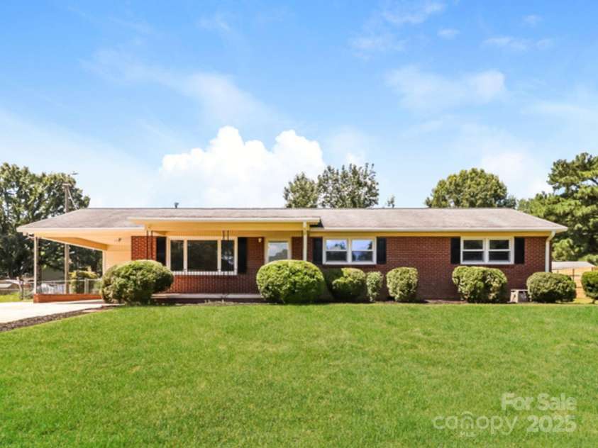 2366 Old Field Road, Gastonia, NC 28056.  MLS# CAR4284046, YatesRealty ID 31769. 